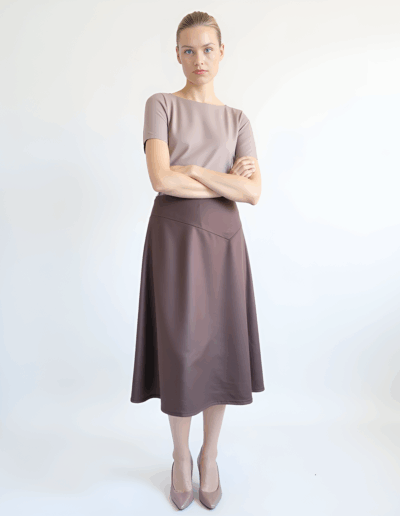 brązowa-spodnica-za-kolano-alma-na-zamek