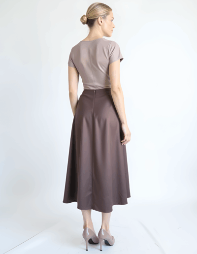 brązowa-spodnica-za-kolano-alma-na-zamek-tył